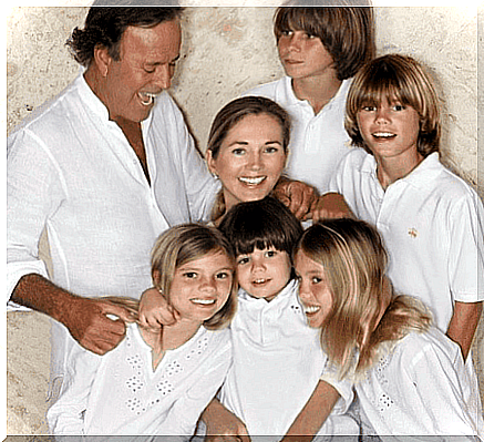 5 celebrities with a large family