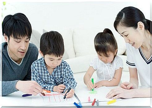 Japanese parenting techniques: parents drawing with their children