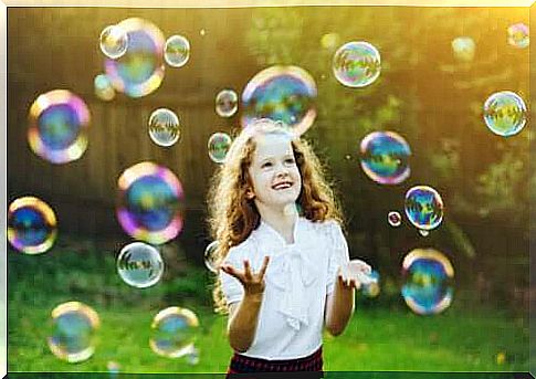 The bubble blowing game to promote self-control in children