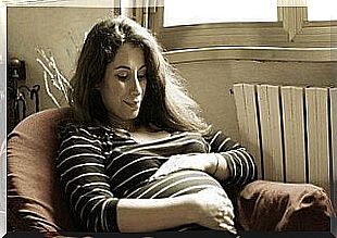 Woman with striped sweater and pregnant belly