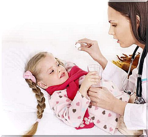 Doctor gives girl a painkiller